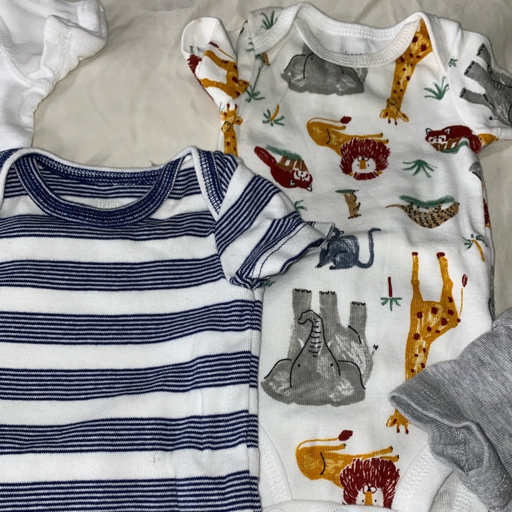 Baby boy short sleeve onesies - Picture 3 of 4